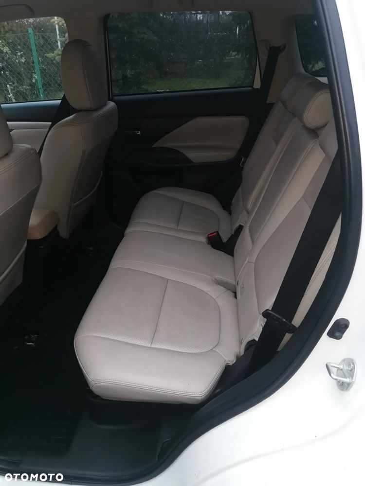 Mitsubishi Outlander 2.2 DI-D 4WD Automatik SUV-Star+ - 14