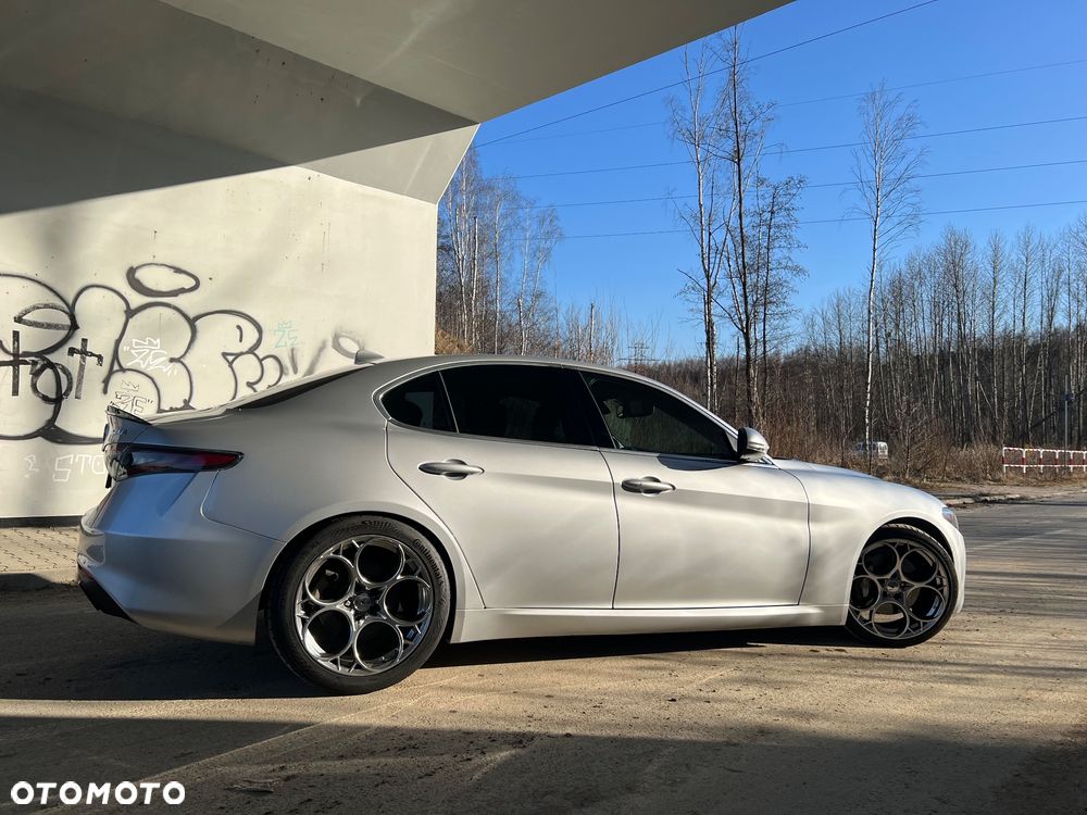 Alfa Romeo Giulia 2.0 Turbo 16V AT8 Veloce Ti - 11