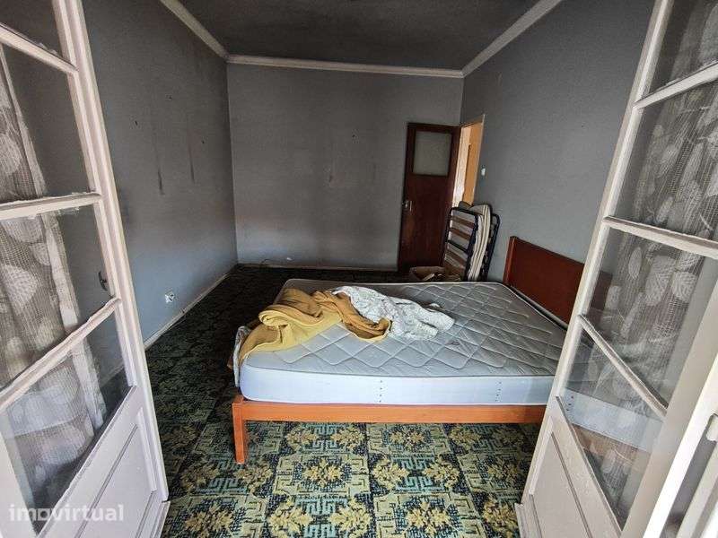 T2+1 na Damaia para renovação - Grande imagem: 5/11
