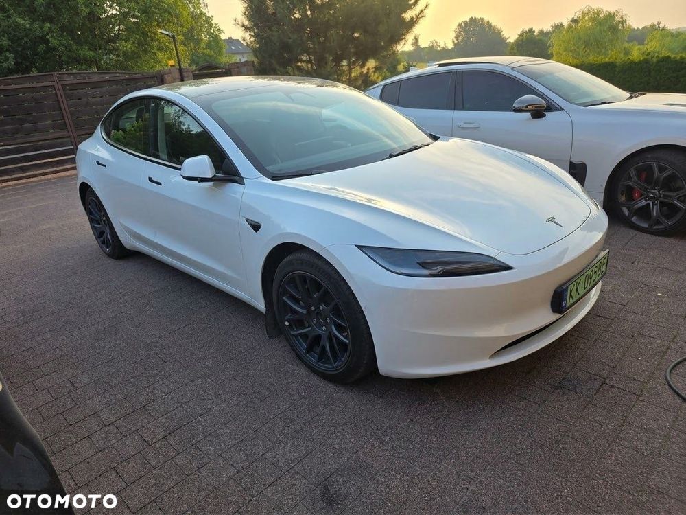 Tesla Model 3 - 1
