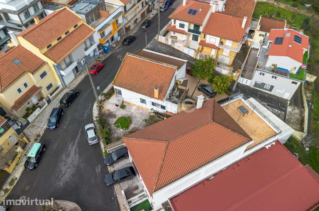 Moradia T4 c/ garagem e 435m2 de terreno - Famões - Grande imagem: 2/27