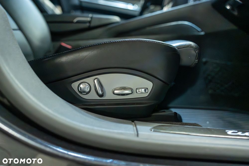 Porsche Panamera Turbo Executive - 36