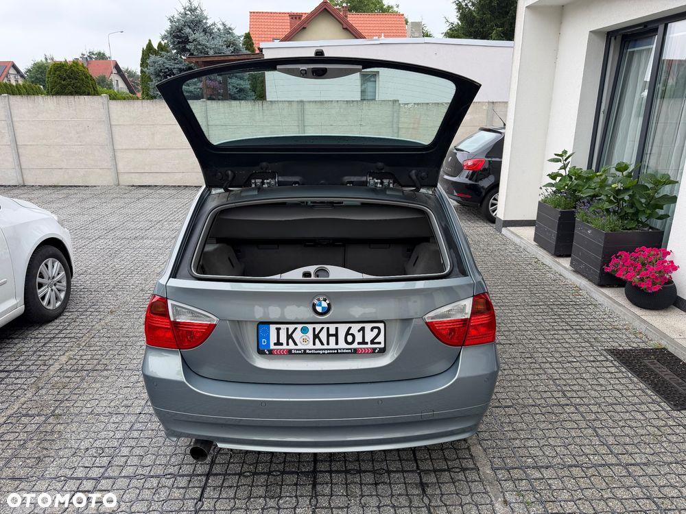 BMW Seria 3 320i - 10
