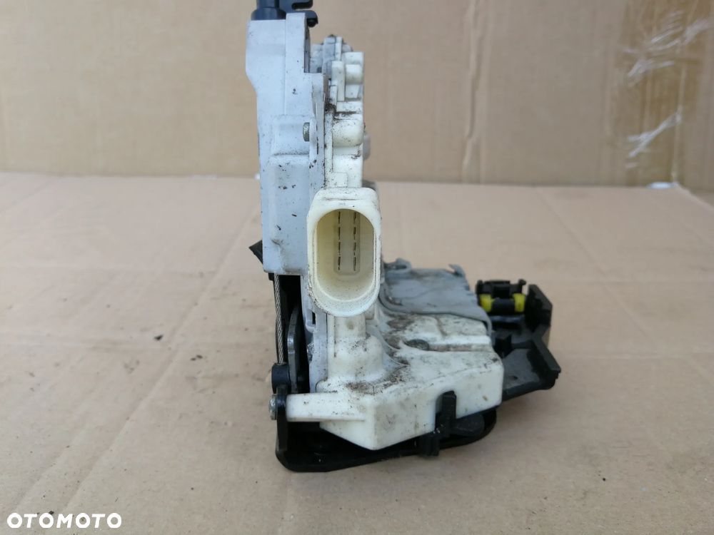 Audi A3 8P zamek drzwi lewy tył 4F0839015 8pin - 3