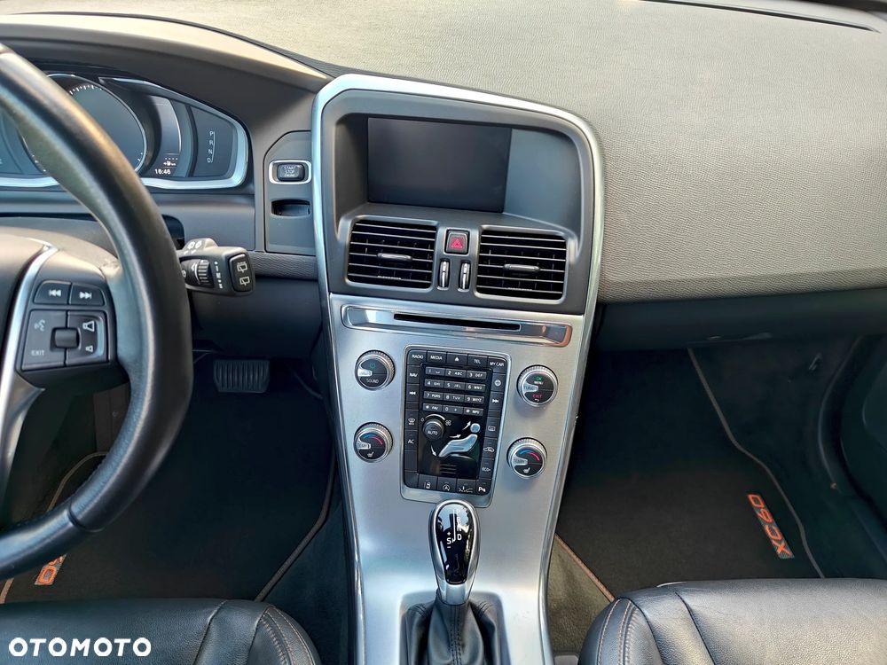 Volvo XC 60 D4 Geartronic Summum - 24
