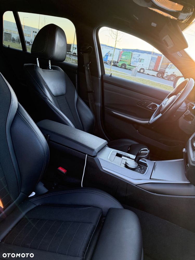 BMW Seria 3 320d xDrive - 23