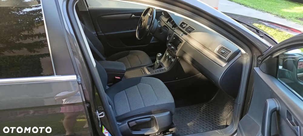 Volkswagen Passat 1.6 TDI Comfortline - 8