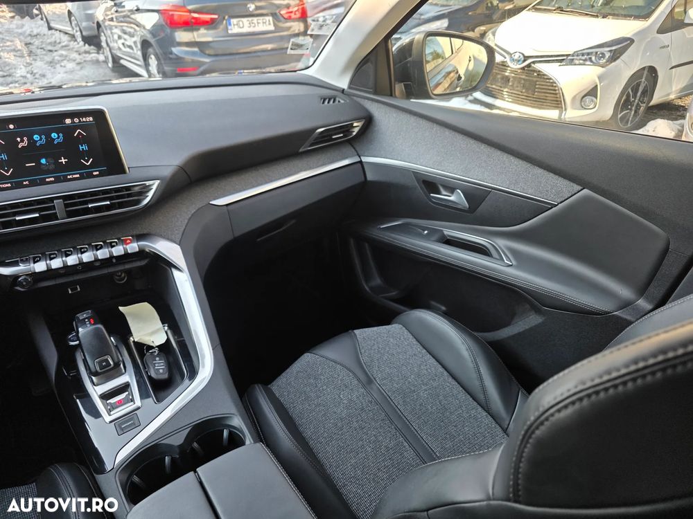 Peugeot 3008 1.2 PureTech Turbo S&S EAT8 Allure - 15