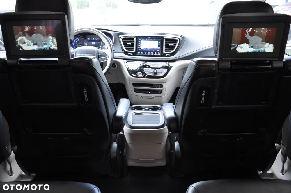 Chrysler Pacifica - 35