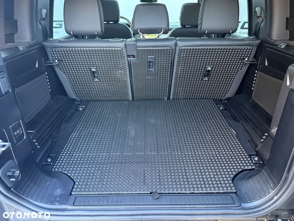 Land Rover Defender 110 D250 S - 16