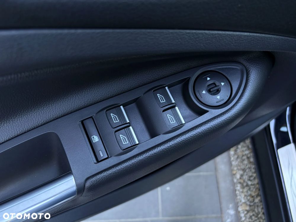 Ford Kuga 2.0 TDCi 2x4 Titanium - 34