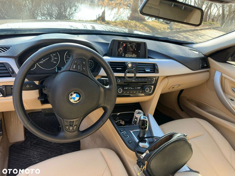 BMW Seria 3 320i - 10