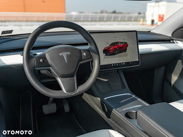 Tesla Y Model Long Range Dual Motor AWD - 23