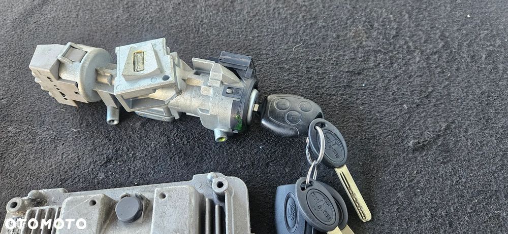 Komputer silnika 0281011263 moduł komfortu 4m5t14a073dc stacyjka Ford Focus Mk2 - 4