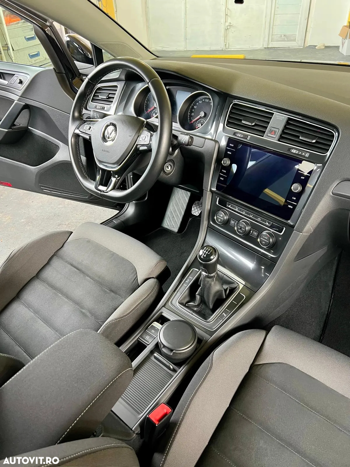 Volkswagen Golf 1.6 TDI Comfortline - 8