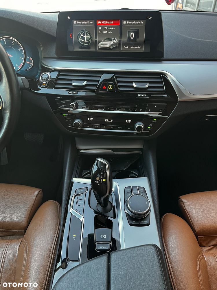 BMW Seria 5 530d Sport Line - 28