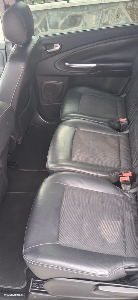 Ford S-Max 2.2 TDCi Titanium 7L - 9