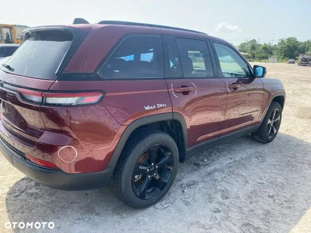Jeep Grand Cherokee - 12