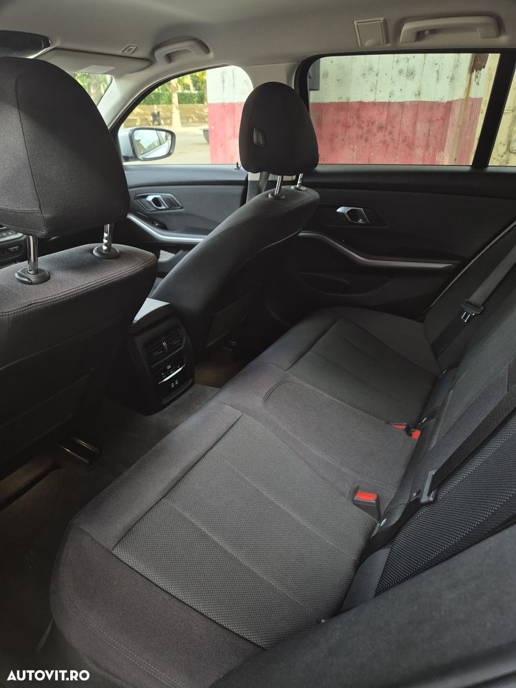 BMW Seria 3 320d xDrive AT MHEV - 12