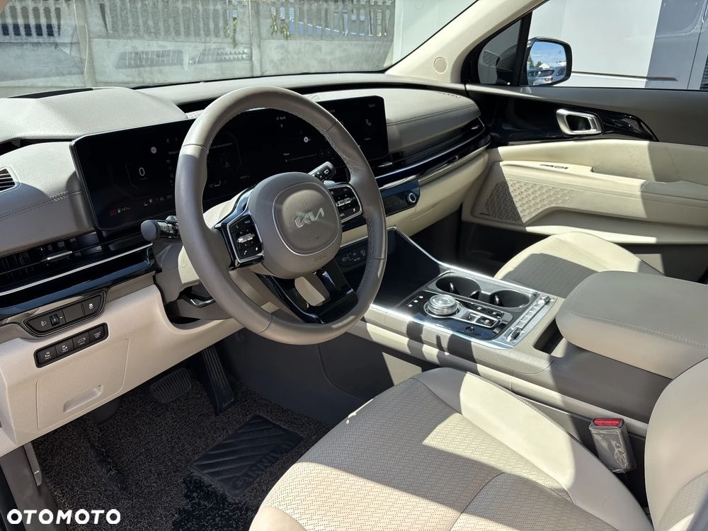 Kia Carnival - 10