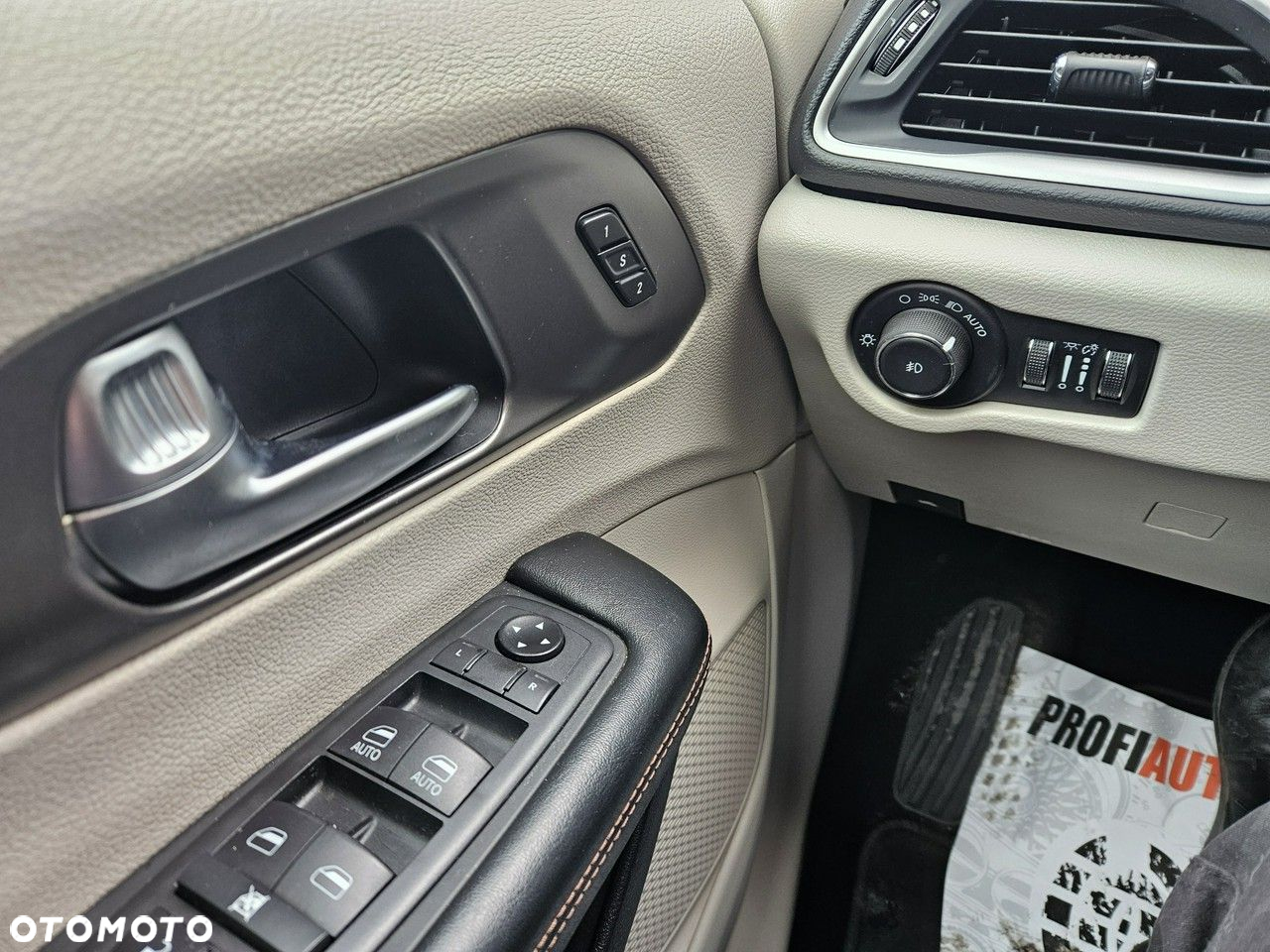 Chrysler Pacifica - 9