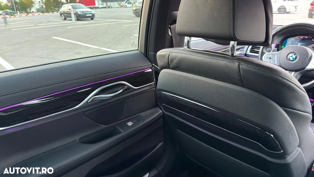 BMW Seria 7 730d xDrive MHEV - 39