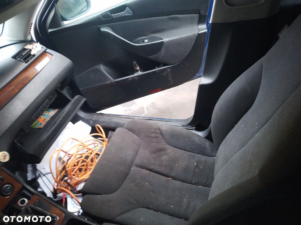 VW PASSAT B6 KOMBI 2.0 TDI BMP 05-09r - KLAPA BAGAŻNIKA  LC5E - 26