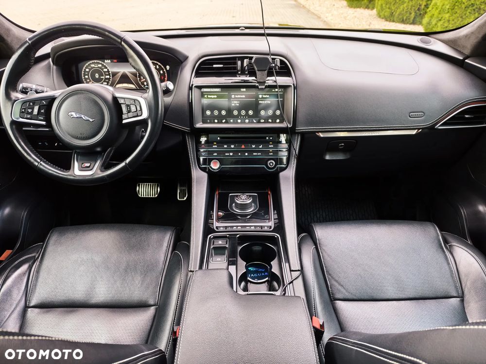 Jaguar F-Pace 3.0 V6 AWD S - 16