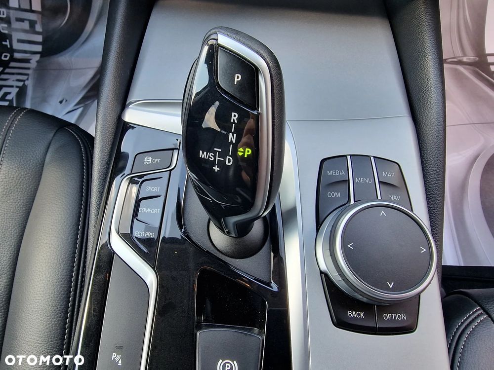 BMW Seria 5 518d - 23