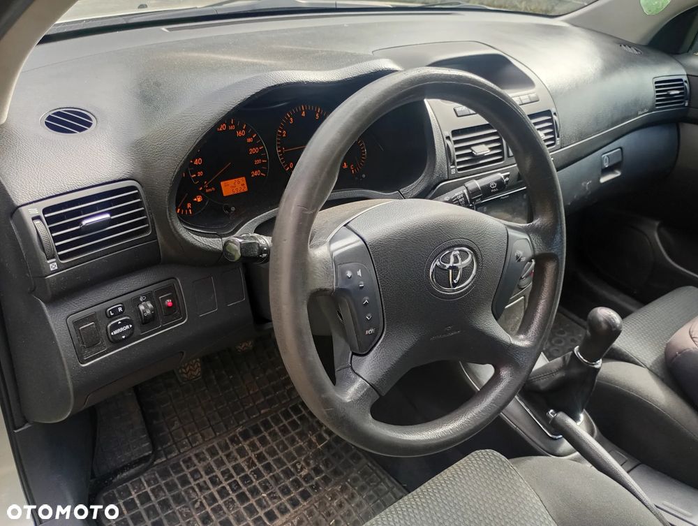 Toyota Avensis 1.6 VVT-i Terra - 20