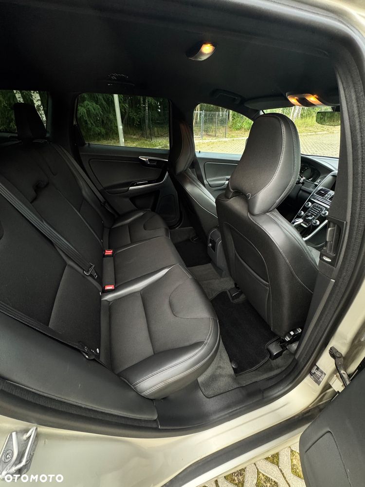 Volvo XC 60 D3 Geartronic Momentum - 16