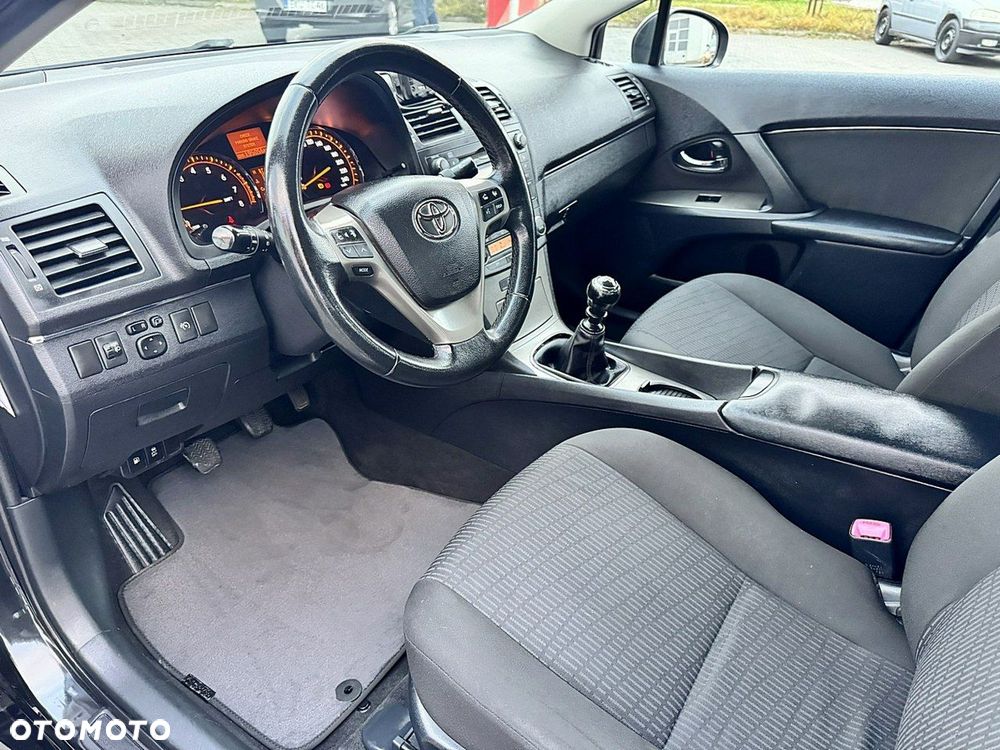 Toyota Avensis - 10