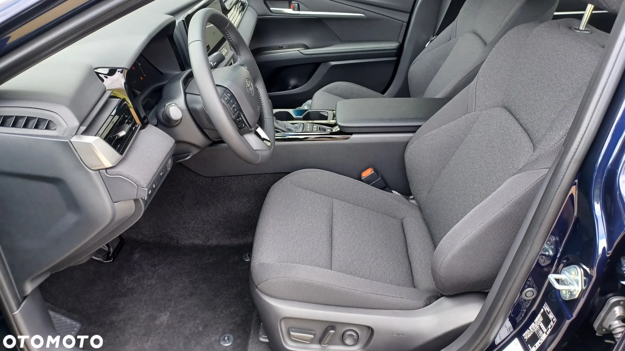 Toyota Camry 2.5 Hybrid Dynamic Force Comfort e-CVT - 23