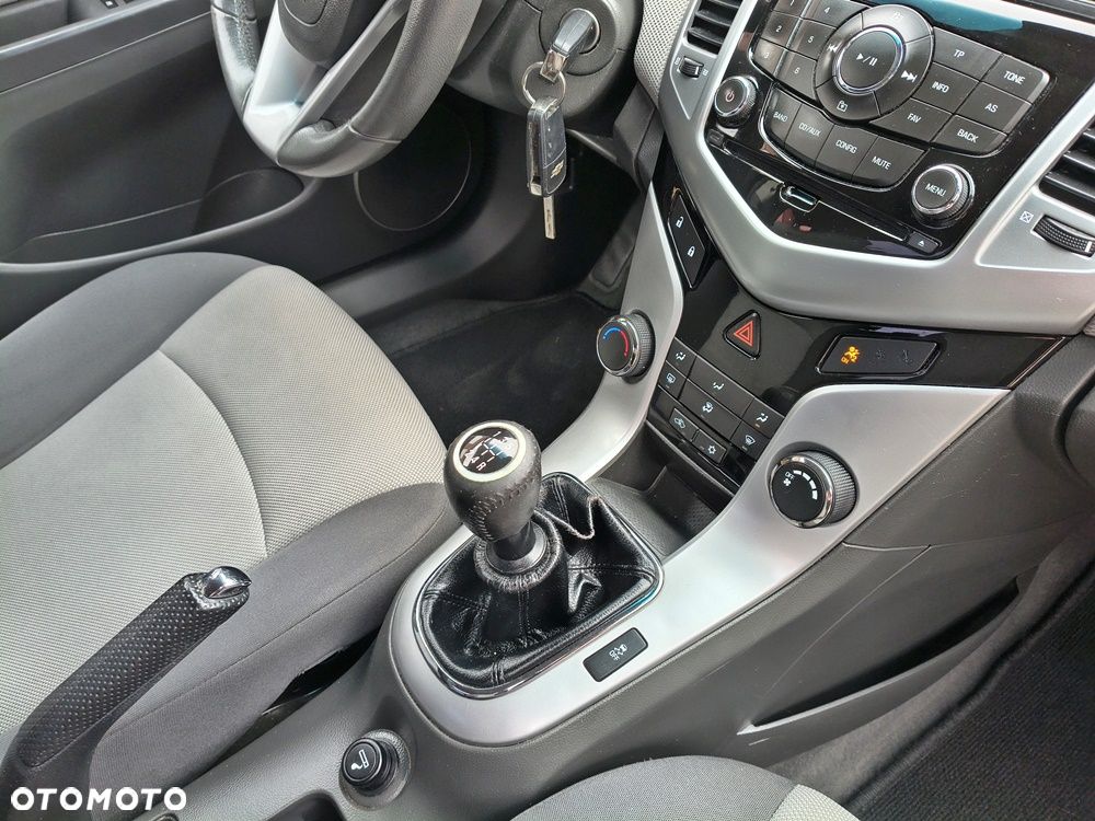 Chevrolet Cruze 2.0 LS - 17