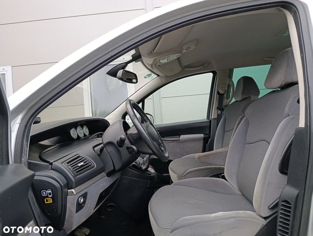 Peugeot 807 HDi 165 Family - 14