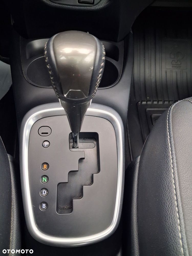 Toyota Yaris Hybrid 100 Dynamic EU6 - 17