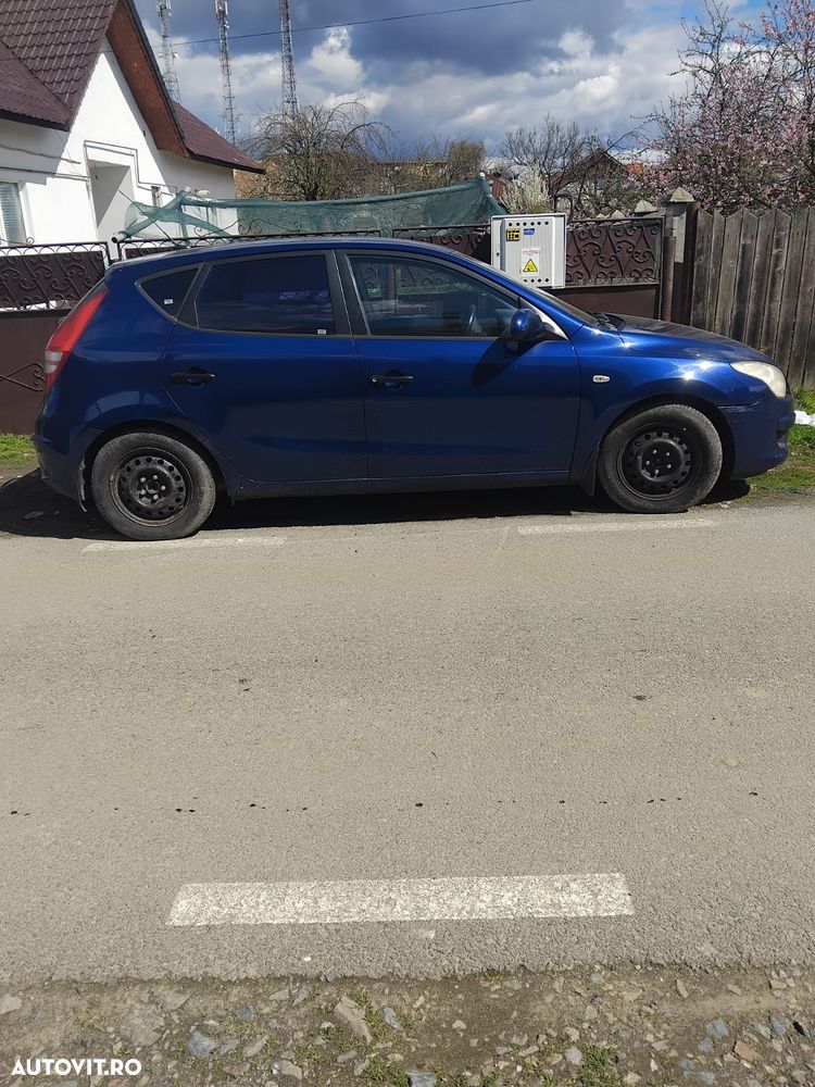 Hyundai i30 1.6 CRDi CLASSIC - 2