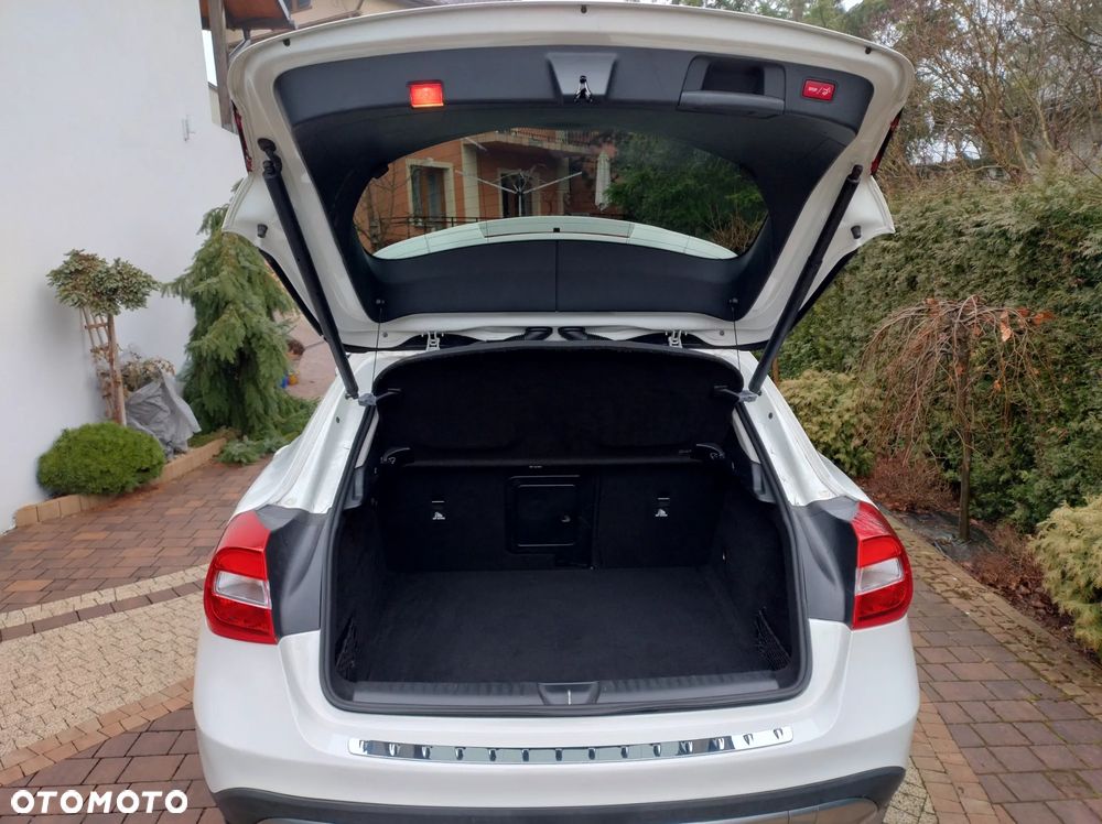 Mercedes-Benz GLA 250 4Matic 7G-DCT - 8