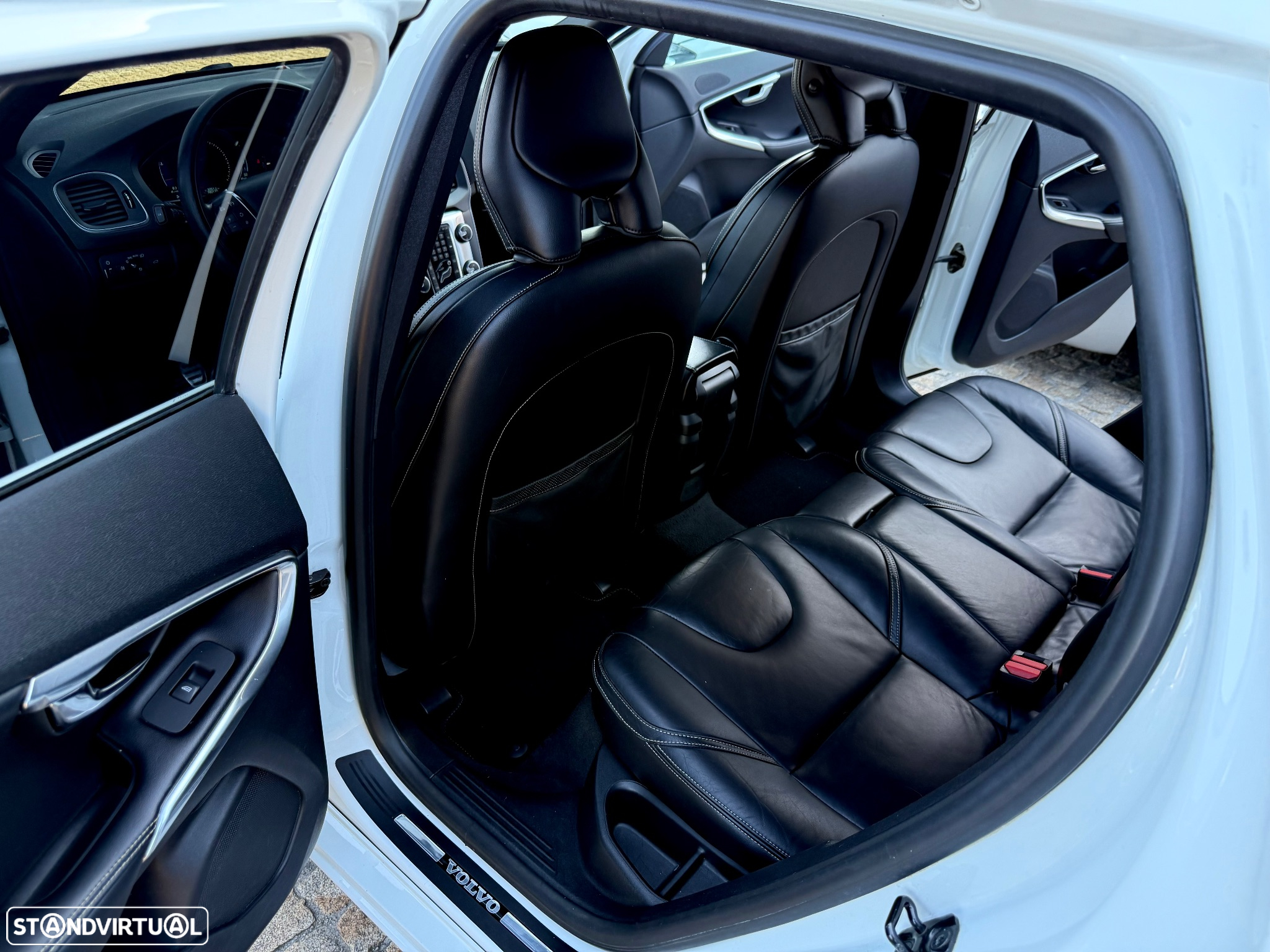 Volvo V40 1.6 D2 R-Design - 42