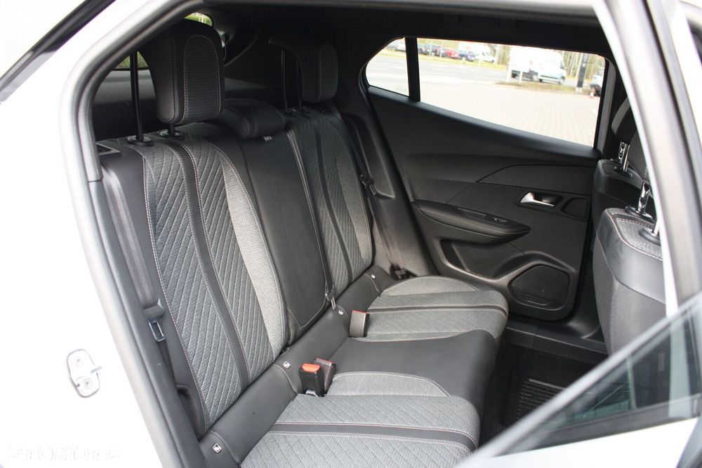 Peugeot 2008 1.2 PureTech Allure S&S EAT8 - 18