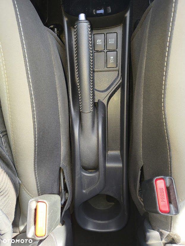 Toyota Yaris Hybrid 100 Selection - 8