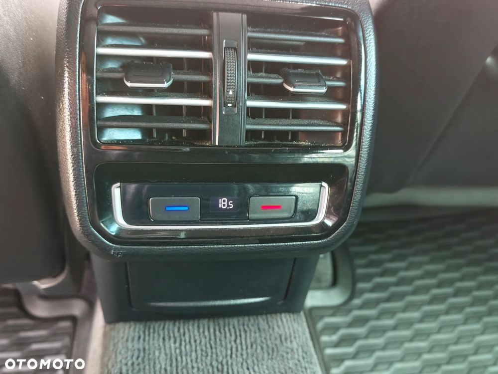 Volkswagen Passat - 19