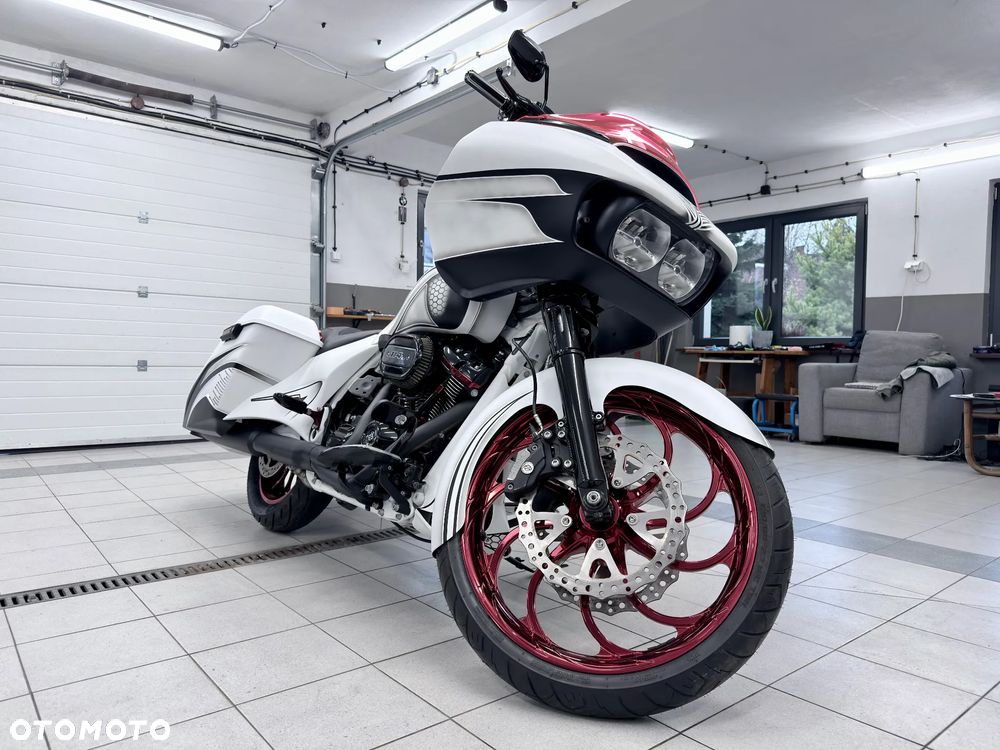 Harley-Davidson Touring Road Glide - 1