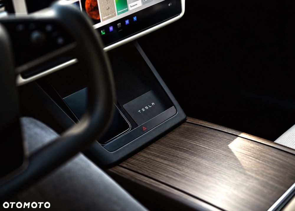 Tesla Model X - 18
