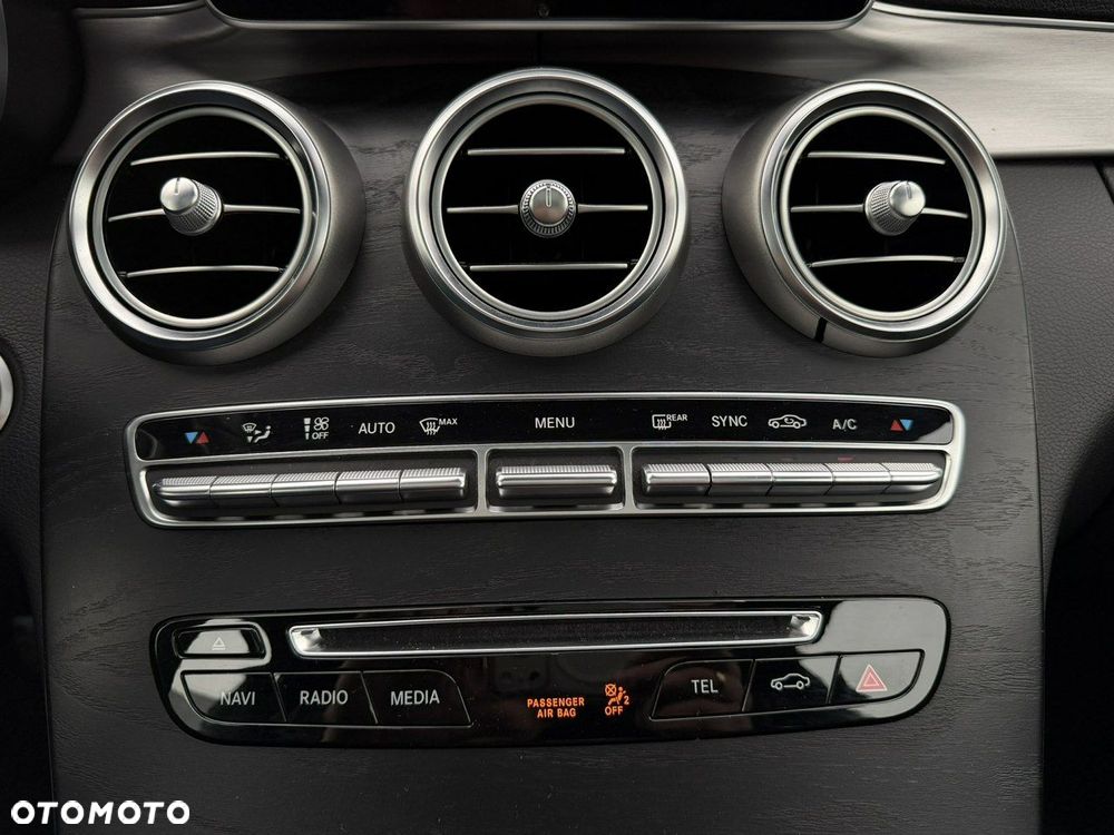 Mercedes-Benz Klasa C 200 4Matic 9G-TRONIC - 24