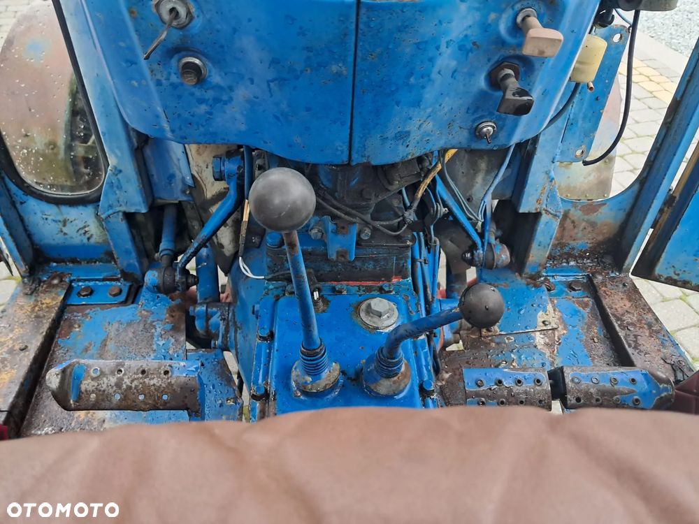 Ford 3000 - 28