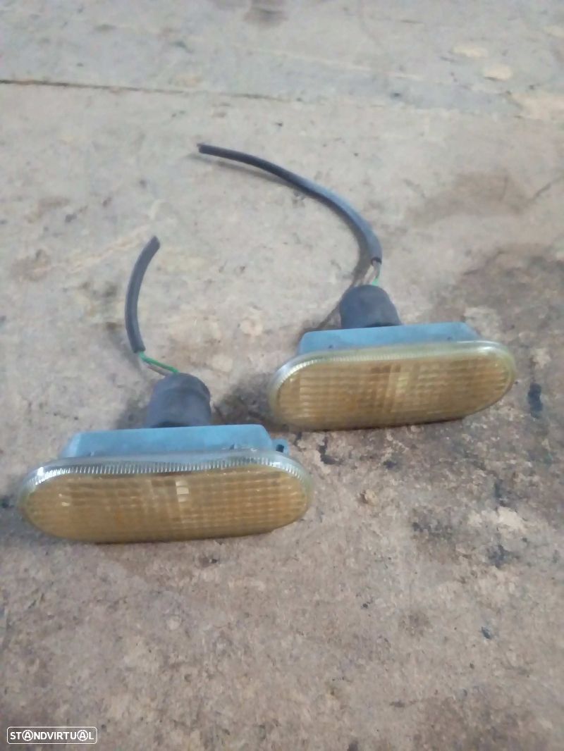 Piscas Guarda Lamas F.D Volkswagen Passat (3B2) - 1