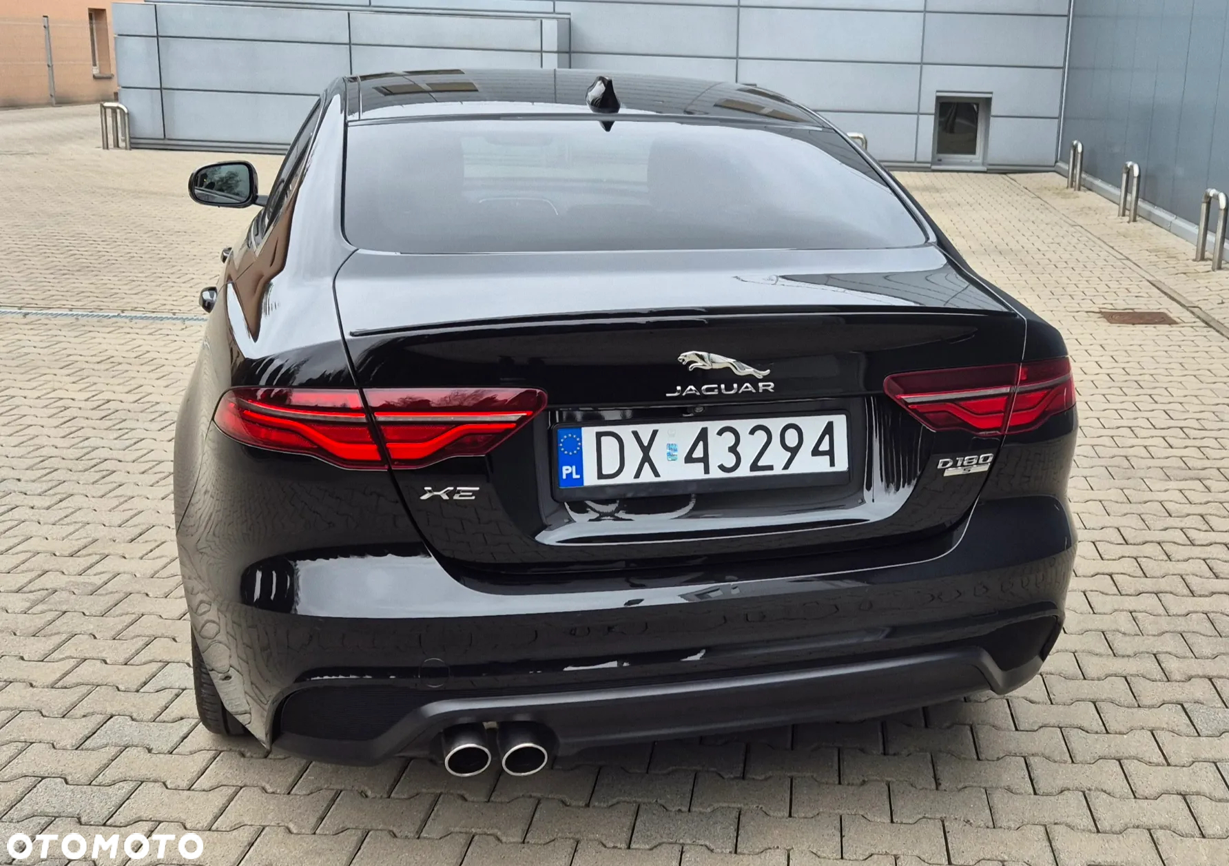 Jaguar XE - 12