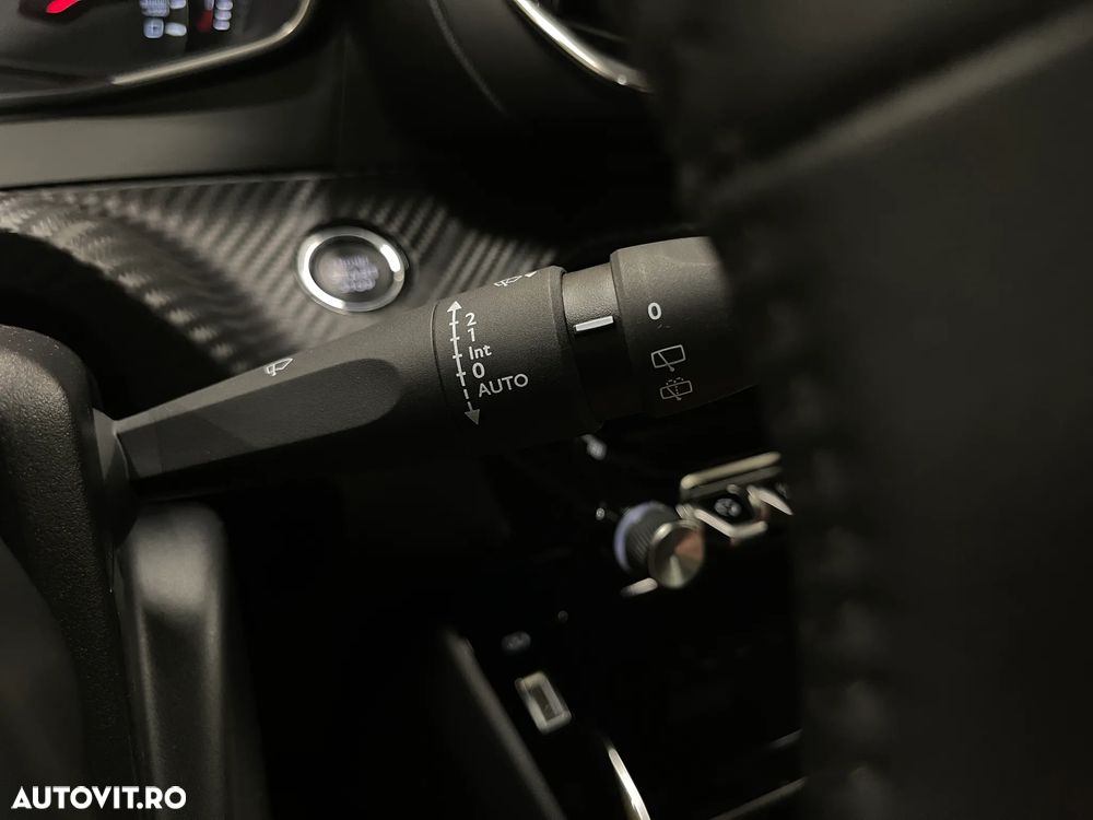 Peugeot 2008 1.2 L PureTech STT Allure - 26