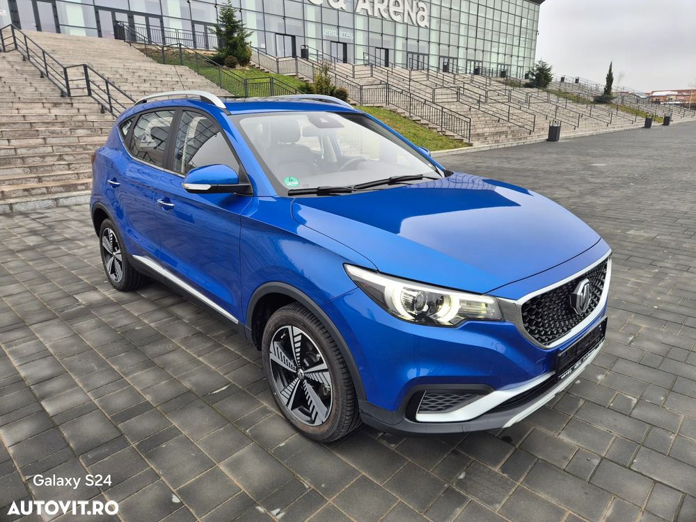MG ZS EV Luxury - 2